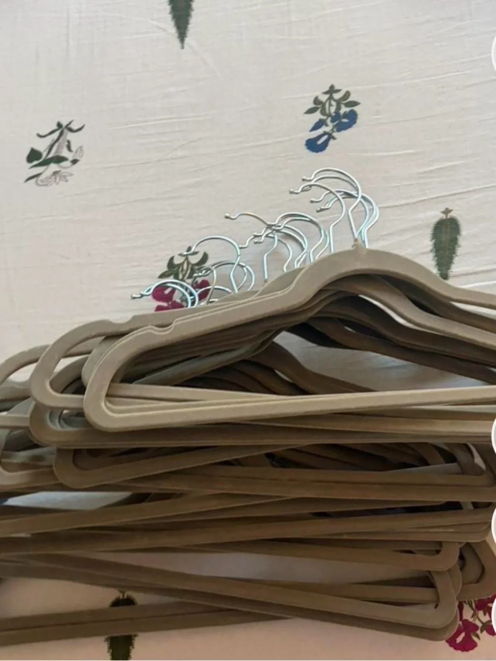 Non-Brand Velvet Slim Hangers in Taupe - Pack of Multiples